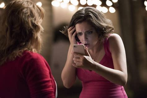 Crazy Ex Girlfriend Review Its One Of This Falls Best Shows