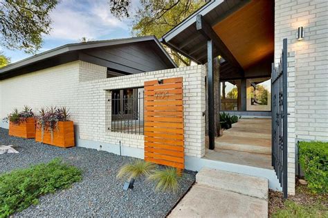 Expertly Updated 1972 Ranch Style Home Asks 495k Curbed
