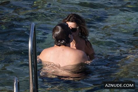 Penelope Cruz Sexy Seen With Javier Bardem Sharing Some Pda While On