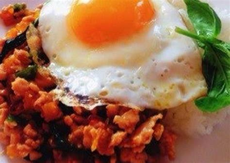 Spicy thai basil chicken pad ga prao fast casual recipe. Recipe: Yummy Pad Ga-prao (Spicy Minced Chicken on Rice with Fried Egg) - BBQ Corner