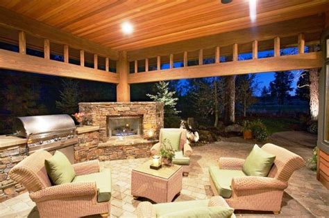 Chic Portland Outdoor Kitchen Designs With Corner Outdoor Fireplace