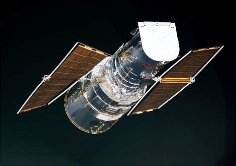 Nasa Why Does This Photo Of The Hubble Space Telescope Look So Weird Space Exploration