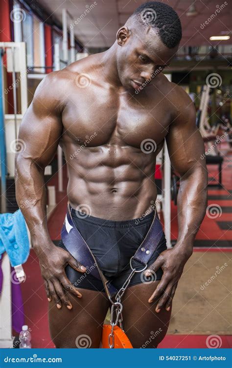 Bodybuilder Noir Musculaire Hunky Tablissant Dedans Image Stock