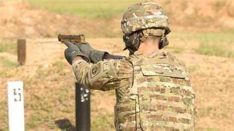 Soldiers Test Armys New Sidearm