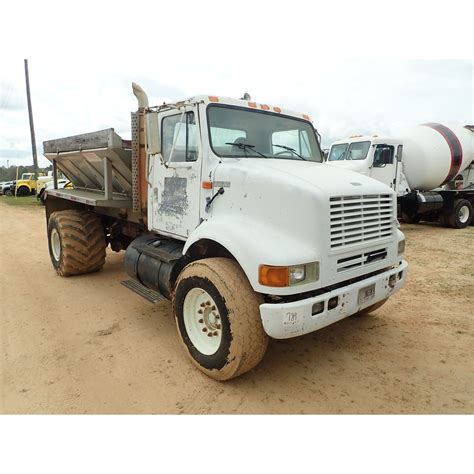2000 INTERNATIONAL Plow / Spreader Truck - J.M. Wood Auction Company, Inc.
