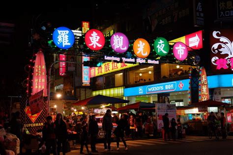 石城 大里 大溪 龜山 外澳 頭城 頂埔 礁溪 四城 宜蘭 二結 中里 羅東 冬山 新馬 永樂 東澳 南澳 武塔 漢本 蘇澳新 蘇澳. A羅東林場 B羅東夜市 C玉林素食(這裡也有有名的義大利麵：阿水歐風雅廚)