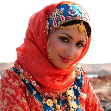 Omani Beauty Beautiful Muslim Women The Beautiful Country Beautiful People Rajputi Dress
