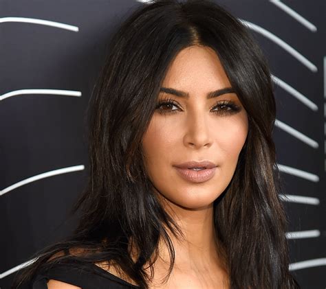 Kim Kardashian Haircut See Her New Angled Lob Glamour