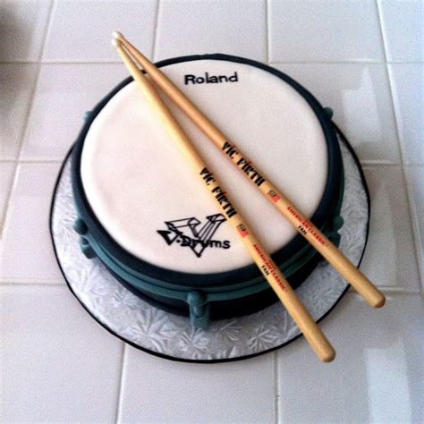 Drum Cake With Drumsticks V Drums Drum Cake Drumsticks Tableware