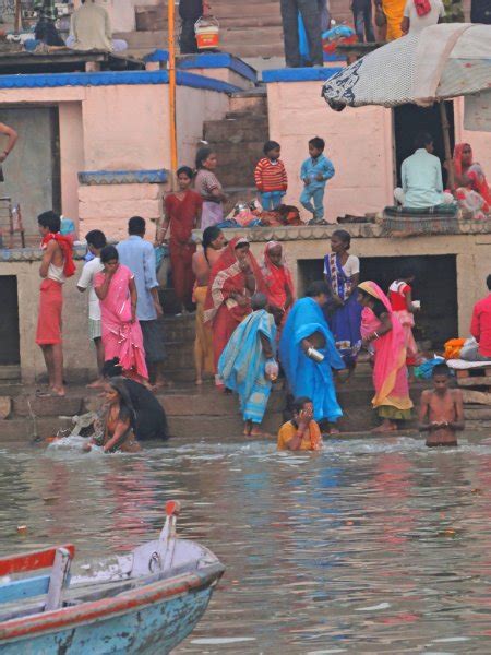 Fotos De Tomar Banho No Rio Ganges Imagens De Tomar Banho No Rio Ganges Sem Royalties