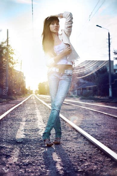 Фотография девушка азиатка сияние солнца Девушки Фото галерея Галерейка