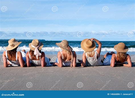 Filles De Plage Photo Stock Image Du Groupe Filles