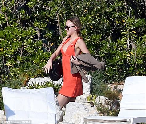Lily Rose Depp Relaxes In Cannes With Natalie Portman Daily Mail Online