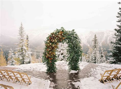 39 Festive Winter Wedding Ideas To Inspire Your Own Soirée