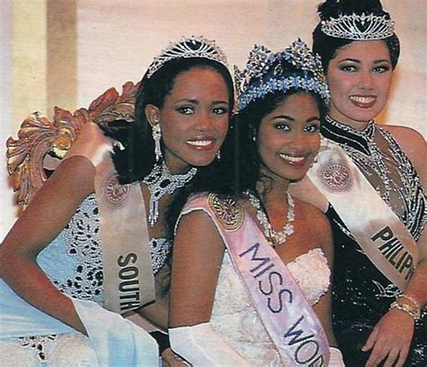 Miss World 1993 𝗩𝗜𝗗𝗘𝗢 🎥 𝗘𝘅𝗮𝗰𝘁𝗹𝘆 𝟮𝟵 𝘆𝗲𝗮𝗿𝘀 𝗮𝗴𝗼 𝘁𝗼𝗱𝗮𝘆 𝗟𝗶𝘀𝗮 𝗛𝗮𝗻𝗻𝗮 𝗼𝗳 𝗝𝗮𝗺𝗮𝗶𝗰𝗮 🇯🇲🇯🇲 𝘄𝗮𝘀 𝗰𝗿𝗼𝘄𝗻𝗲𝗱 𝗠𝗶𝘀𝘀
