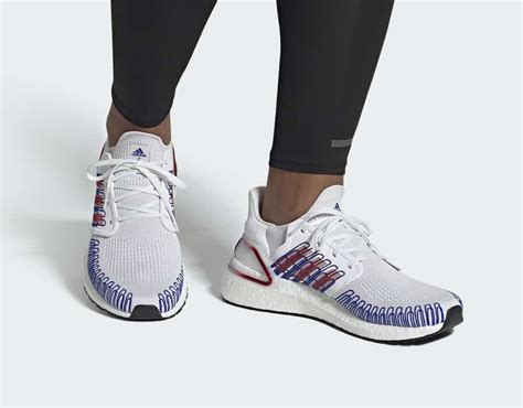 The shoe brings genuine university blue leather to the ankle, heel, toe and outsole, black on the swoosh and collar and contrasts it with a white quarter panel update (1/20/2021): adidas Ultra Boost 2020 USA - Le Site de la Sneaker