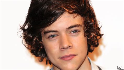 Follow the vibe and change your wallpaper every day! Harry Styles Wallpapers Images Photos Pictures Backgrounds