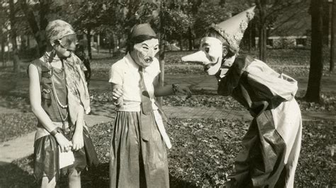 Photos Vintage Halloween Costumes Through The Decades Abc13 Houston