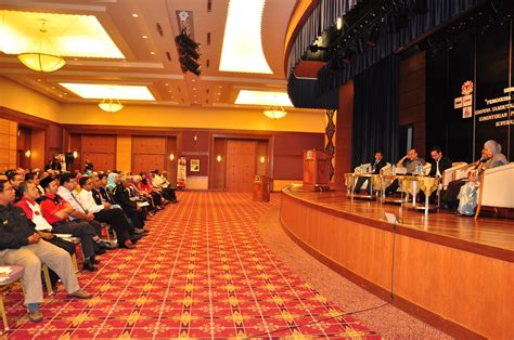 Empat isu utama berkenaan perkhidmatan awam akandibincangkan di. KPPM KPDNKK: Seminar Kepenggunaan Penjawat Awam