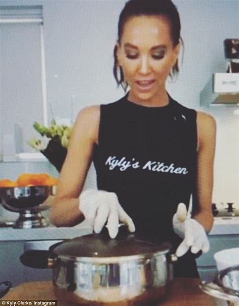 Kyly Clarke Wears Gloves Again In A New Cooking Video Daily Mail Online