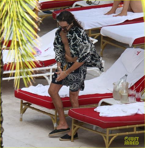 Heidi Klum Tom Kaulitz Enjoy A PDA Filled Poolside Afternoon Photos
