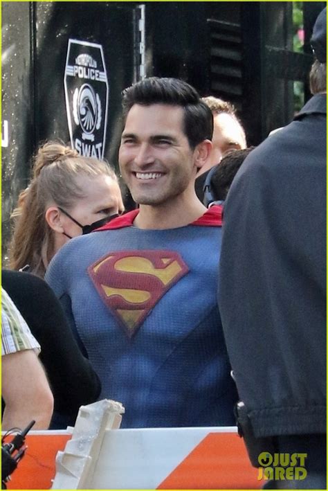 Full Sized Photo Of Tyler Hoechlin Bitsie Tulloch All Smiles On Set Of Superman Lois Finale 13