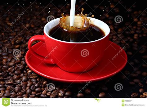 Milk Splashing Into Coffee Stock Image Image Of Beverage 15336971