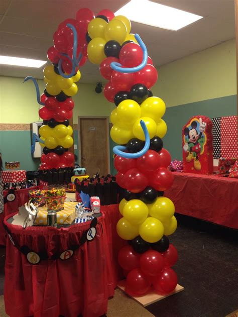 How to make your own balloon mickey & minnie mouse party decor. Mickey Mouse balloon decor | Balloon Decorations ...