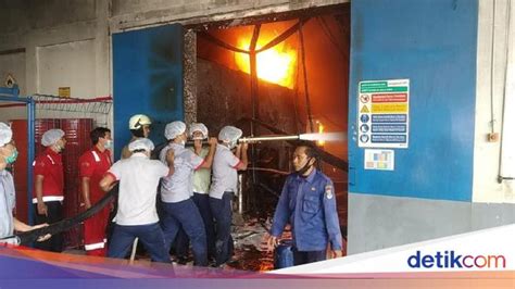 Pt indofood menyediakan layanan kepada para konsumennya dengan menempatkan spg disetiap outlet yang menjual produk indomie. Gudang Pabrik Indofood di Tangerang Kebakaran, Sempat ...