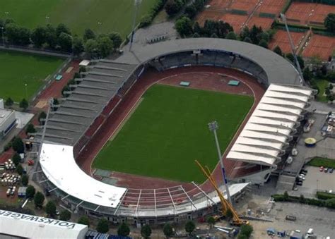 Tempel zum ersten heimspiel mit frischem grün ausgestattet Eintracht Braunschweig, Braunschweiger Turn- und ...