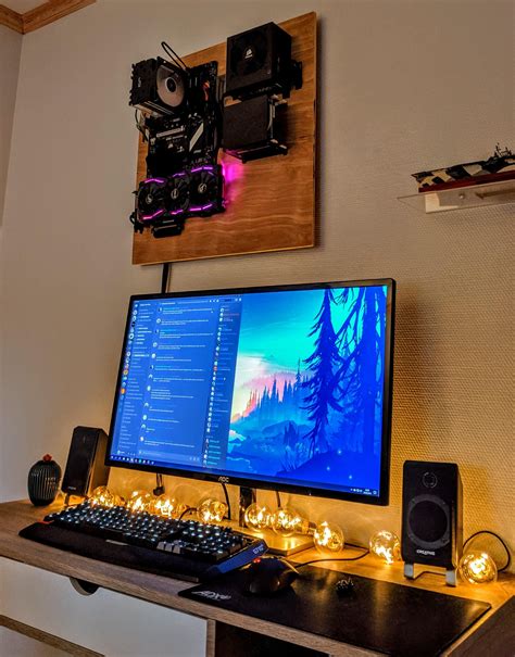 I Decided To Wall Mount My Pc And It Turned Out Great Wall Computer