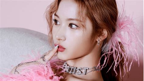 Twice Sana Breaks The Record Of ‘gorgeous Babe In These Instagram Pictures Iwmbuzz
