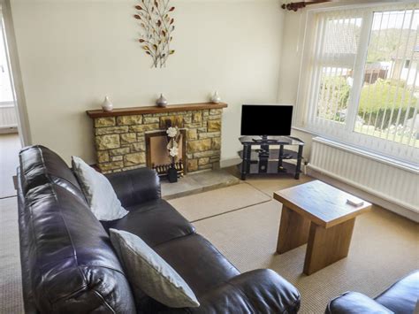 Self catering holiday cottages in scarborough, yorkshire, england. 12 Hackness Drive, Scarborough, North Yorkshire - Holiday ...