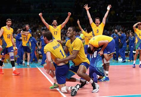08/06/2021, às 14h (de brasília) local. Brasil vence Itália no vôlei masculino e conquista terceiro ouro olímpico - Época Negócios ...