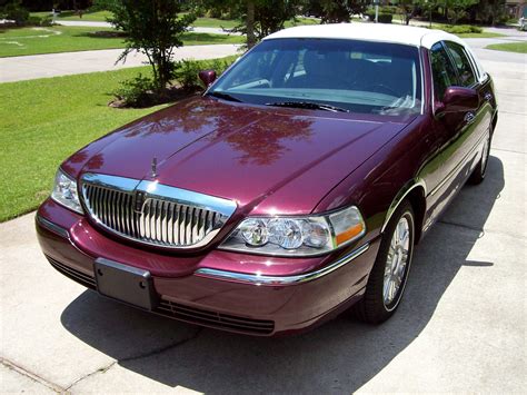 Come find a great deal on used 2011 lincoln town cars in your area today! 2011 Lincoln Town Car - Pictures - CarGurus