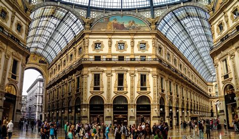 Galleria Vittorio Emanuele Ii Milan Italy 2048x1194 R