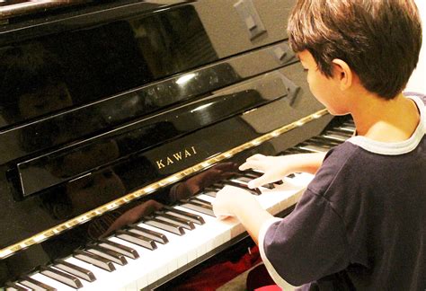 Cours de piano pour enfant dès 4 ans: jeux et chants autour de l'instrument
