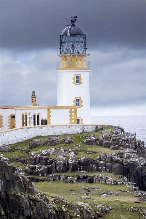 Neist Point Lighthouse on the Isle of Skye [A guide for tourists]