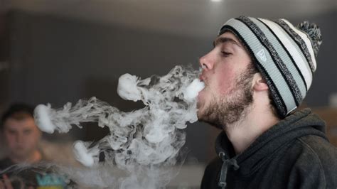 oregon senate approves raising legal tobacco age to 21
