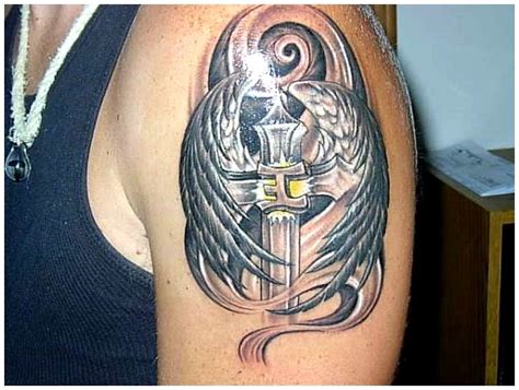 Dalam keterangan foto, lovato menuliskan, tato tersebut adalah hasil karya artis tato selebritas, alessandro capozzi. jendela gambar: TATTO SAYAP ( WING TATTOOS FOR MEN )