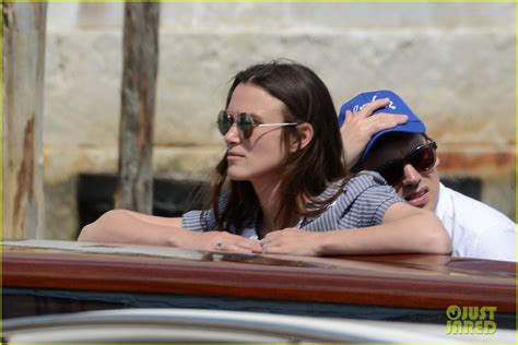 Begin Again Director John Carney Criticizes Keira Knightley S Acting I Ll Never Make A Film