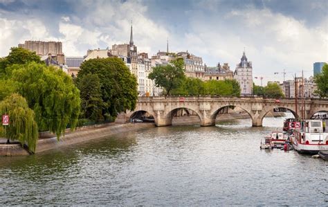 Its drainage basin is in the paris basin (a geological relative lowland). Pont Neuf, the oldest stone bridge across the Seine river ...