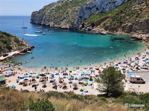 El hecho de que el 21 de junio se produzca el solsticio de verano (el día más largo y la noche más corta del año) simboliza la. Cala de la Granadella el domingo 21 de junio - Jávea.com ...