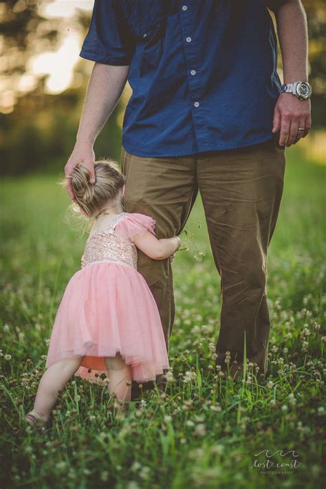 A Daddy Daughter Photo Session — The Overwhelmed Mommy Daddy Daughter Photos Mommy Daughter