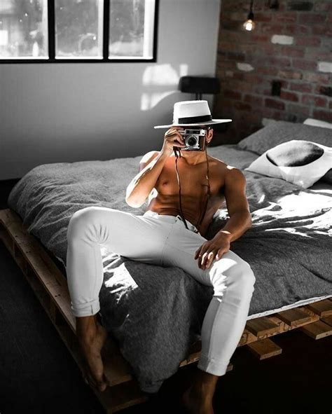 Pin By Karla On Fotos Masculinas Men Photoshoot Men In Bed Poses