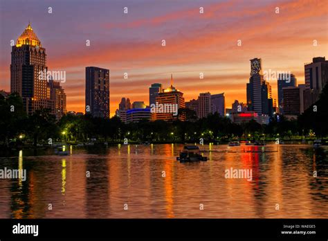 Lumpini Park Sunset Bangkok Thailand Stock Photo Alamy