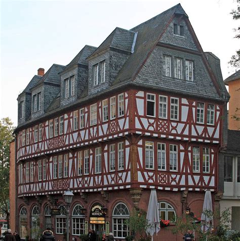 Perfect for summer, zur sonne can hold 350 people in its beer garden, and in true tradition provides snug wooden seats typical of frankfurt. Haus Wertheim (Frankfurt am Main) - Wikipedia