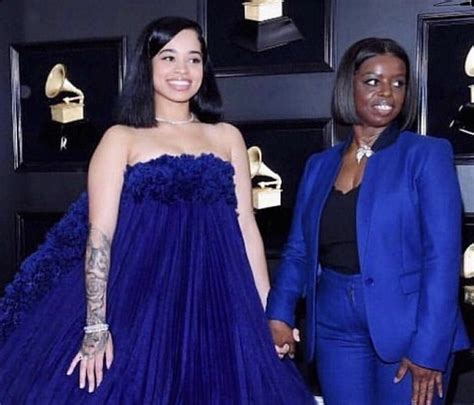 Ella Mai With Her Mother At The Grammys 210 Lipstick Alley