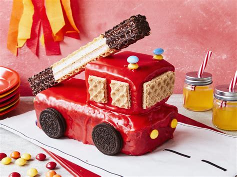 Hier finden sie ideen für feuerwehrkuchen. Feuerwehrauto-Kuchen à la Sam | Rezept (mit Bildern ...