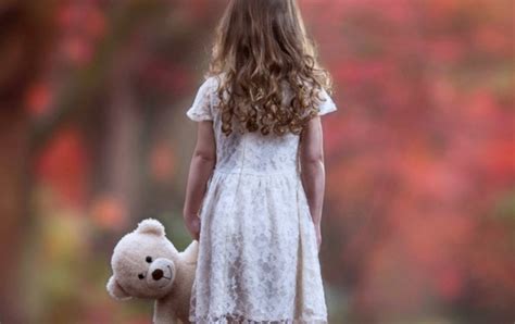 Autumn Sad Lonely Little Girl Wallpapers